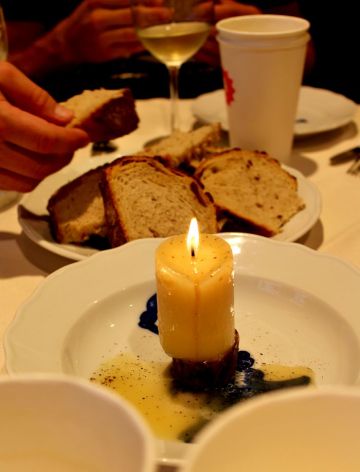 stůl - lojová svíčka